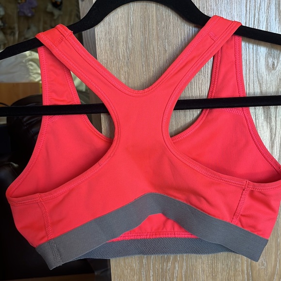 pink nike racer back sports bra - Picture 4 of 4